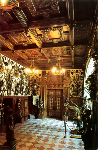 1351-1 - Sinaia. Muzeul Peles. Sala de arme